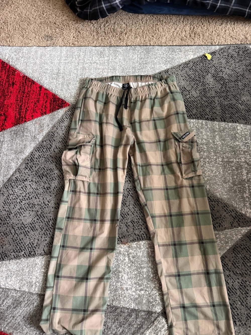 Volcom Men's Plaid Cargo Pants in Beige and Olive
